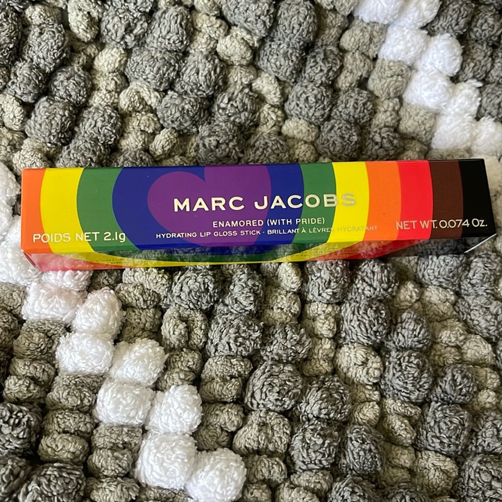 Marc Jacobs 566 Dancing Sheen Pride Edition Enamored - Picture 2 of 5